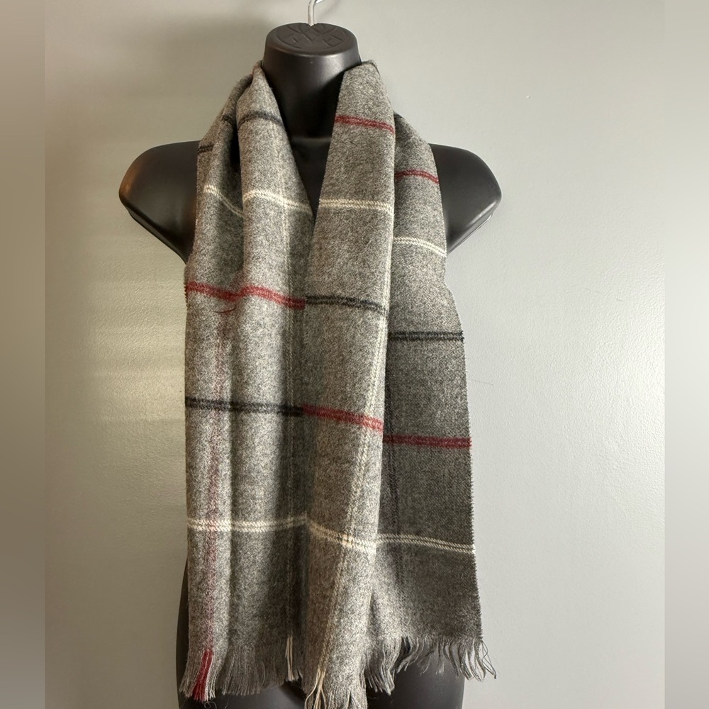 100% Lambswool Gray Unisex Plaid Scarf Made in Uruguay 50"‎ x 11" Plus Fringe - Picture 2 of 4